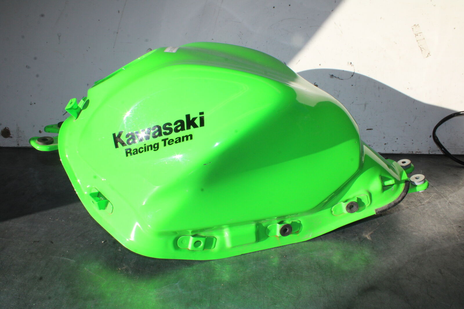 18-24 KAWASAKI NINJA 650 GAS TANK FUEL CELL PETROL RESERVOIR BB725