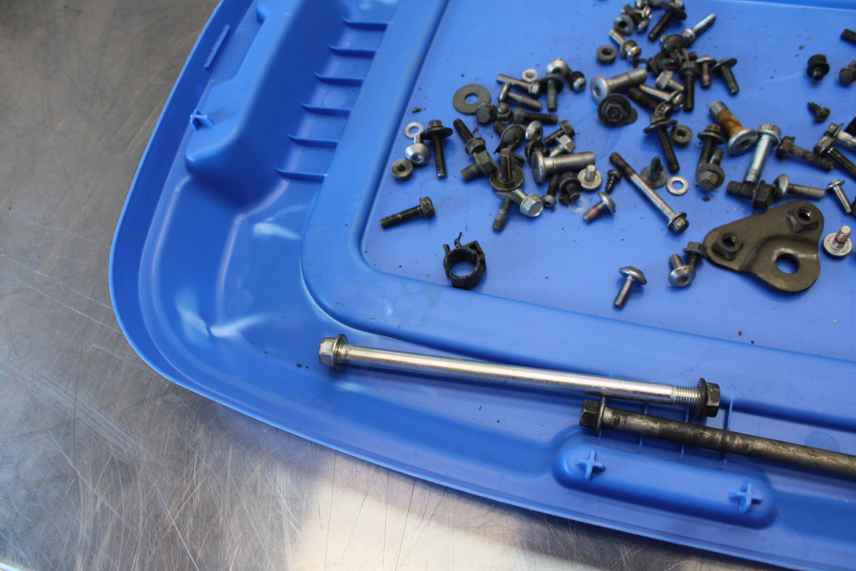 03-06 KAWASAKI Z1000 MOUNTING BOLTS HARDWARE MOTOR SCREWS BB164