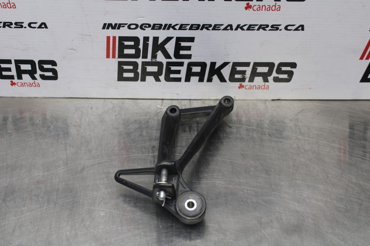 17-18 YAMAHA YZF R3 RIGHT REAR BACK PASSENGER PEG BB788