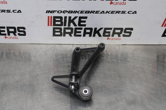 17-18 YAMAHA YZF R3 RIGHT REAR BACK PASSENGER PEG BB788