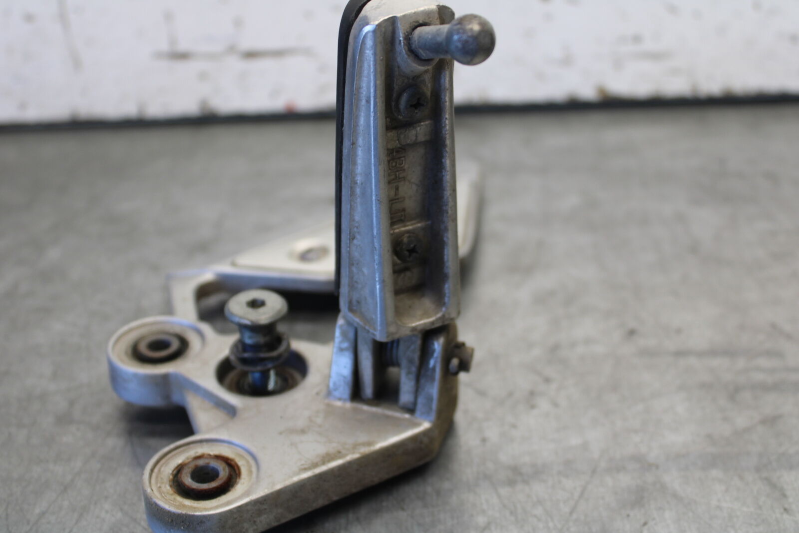 07-09 YAMAHA FZ6 LEFT REARSET REAR SET DRIVER FOOT PEG REST STOP BB713
