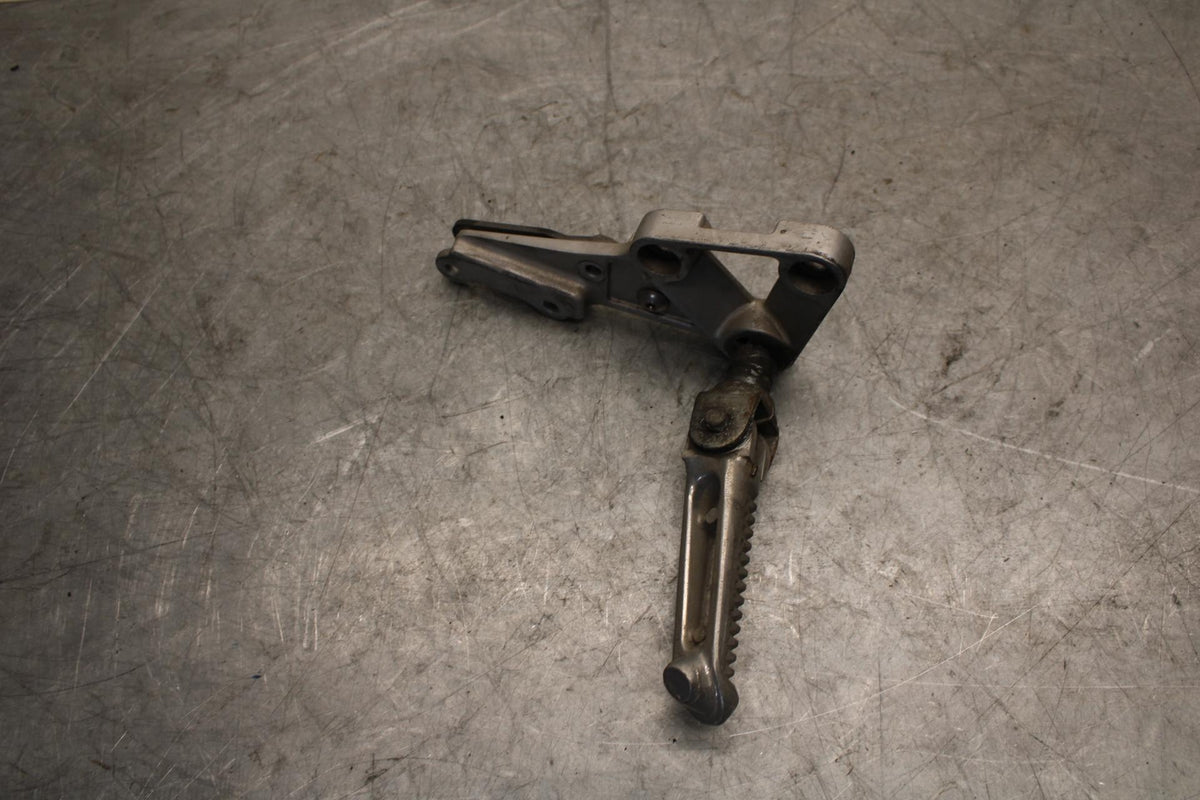 1997 Suzuki GSXR750 RIGHT REARSET REAR SET DRIVER FOOT PEG REST STOP BB527