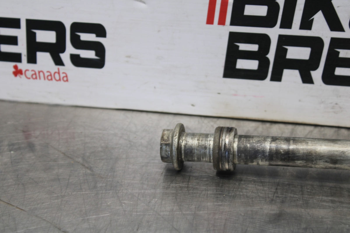 98-05 HONDA SUPER HAWK 1000 VTR1000F REAR AXLE BACK WHEEL RIM BOLT AXEL BB924