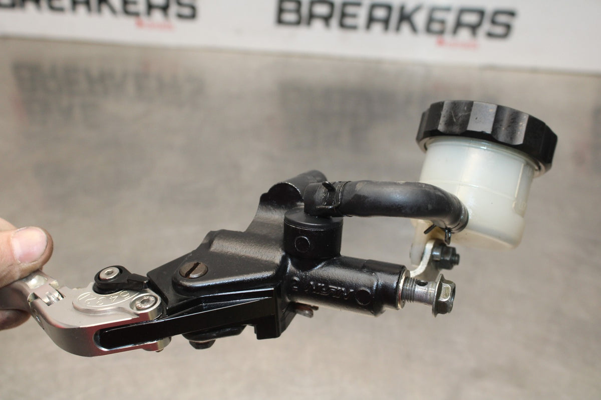 00 SUZUKI GSXR750 FRONT BRAKE MASTER CYLINDER w/ LEVER BB820