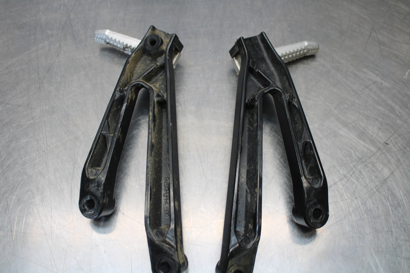 10-11 BMW S1000RR REAR BACK PASSENGER PEG SET PAIR BB168