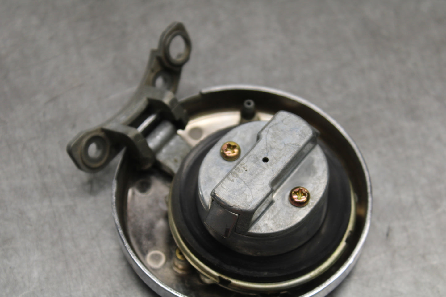 98-03 KAWASAKI VULCAN 1500L IGNITION LOCK KEY W/ GAS CAP  BB678