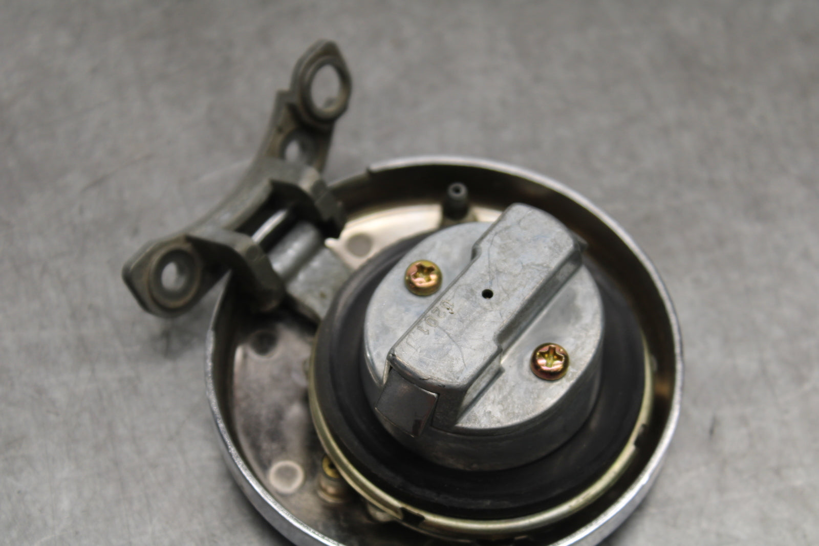 98-03 KAWASAKI VULCAN 1500L IGNITION LOCK KEY W/ GAS CAP  BB678