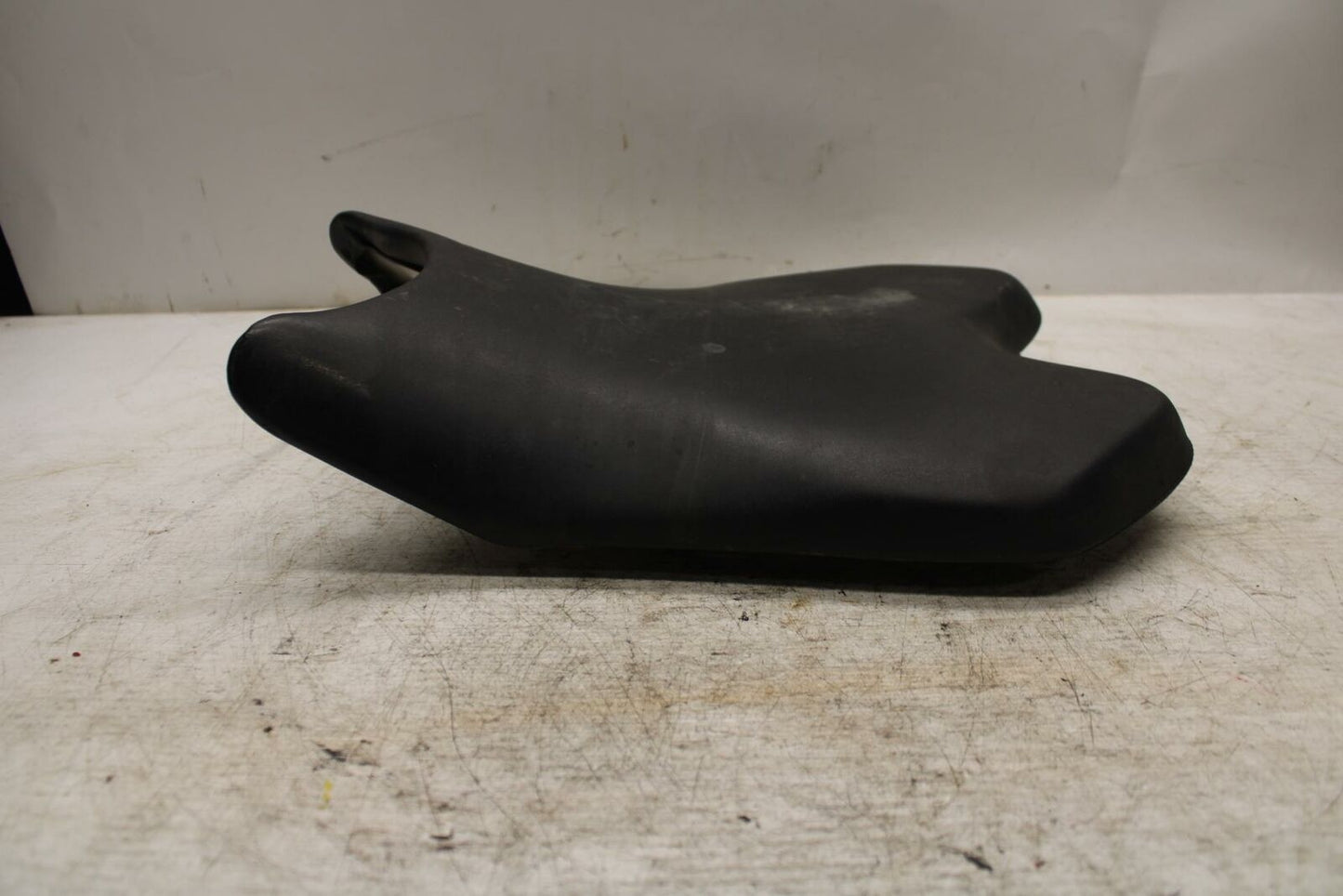 08 YAMAHA YZF R6 2c0 FRONT DRIVERS SEAT PAD SADDLE PILLION BB365