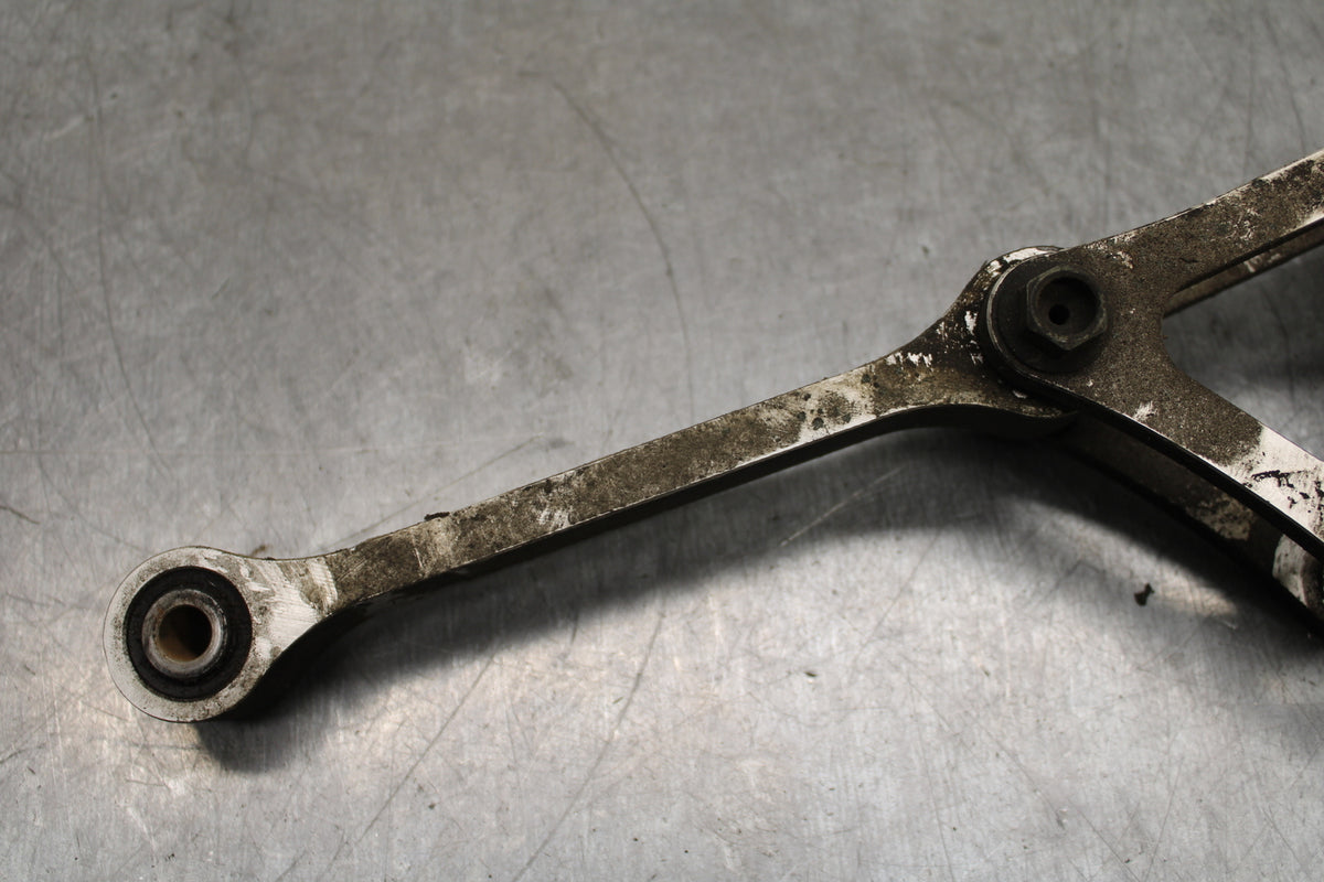 03-05 YAMAHA YZF R6  REAR DOGBONE SHOCK LINKAGE LINK BB751