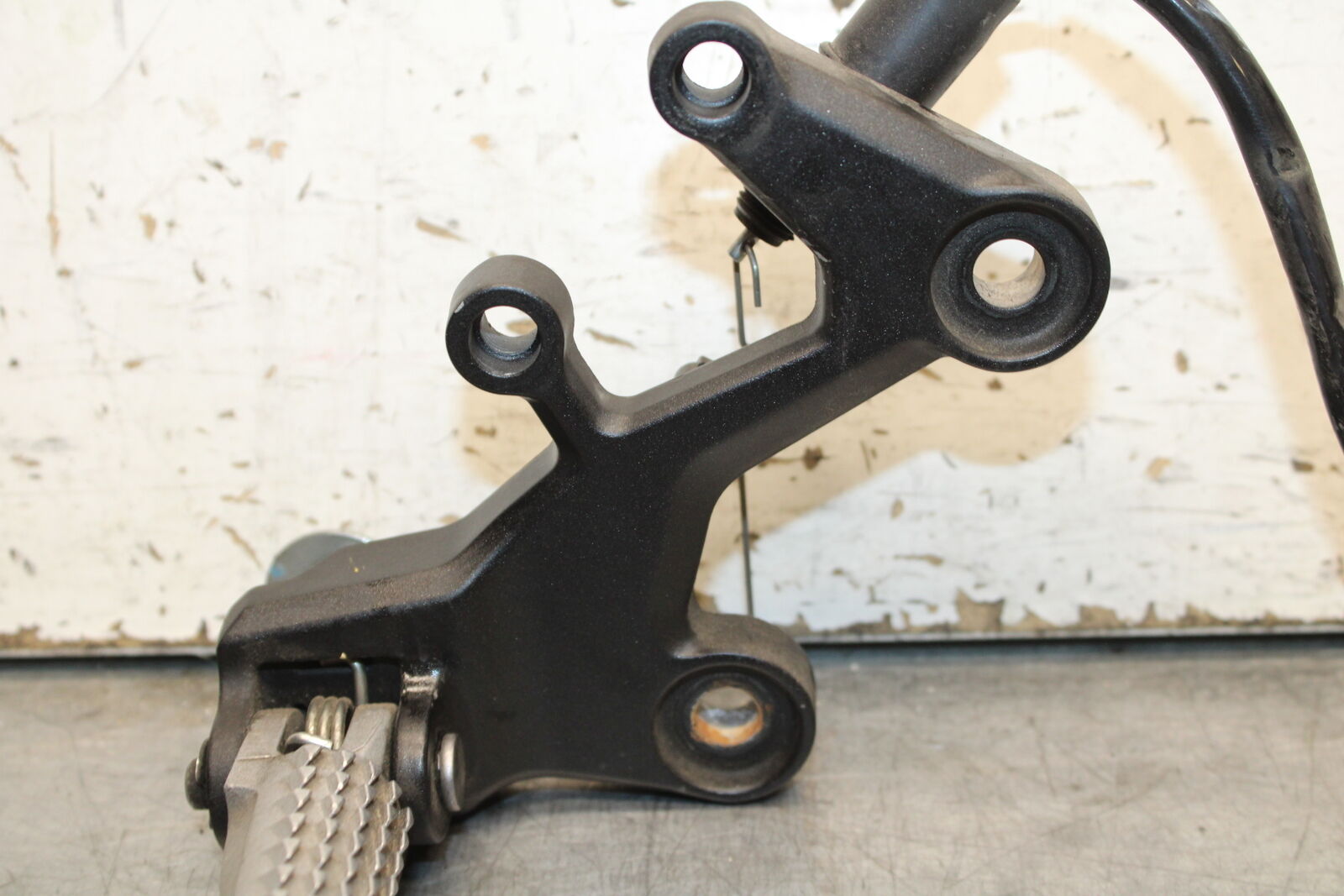 19-22 KAWASAKI Z400 RIGHT REARSET REAR SET DRIVER FOOT PEG REST STOP BB738