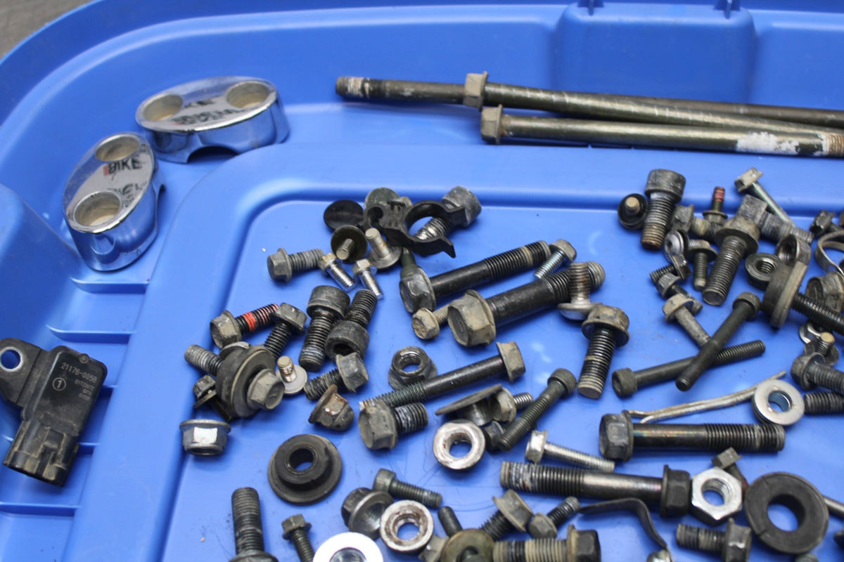 07-25 KAWASAKI VULCAN 900 VN900D CLASSIC LT MOUNTING BOLTS HARDWARE BB842