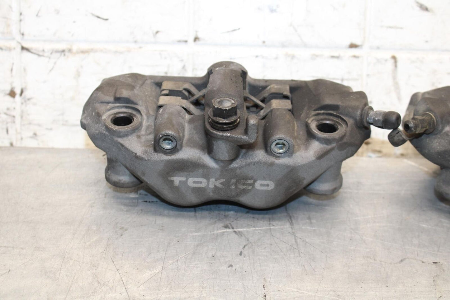 2005 Honda CBR600RR RIGHT LEFT FRONT BRAKE CALIPER SET PAIR CALIPERS BB564