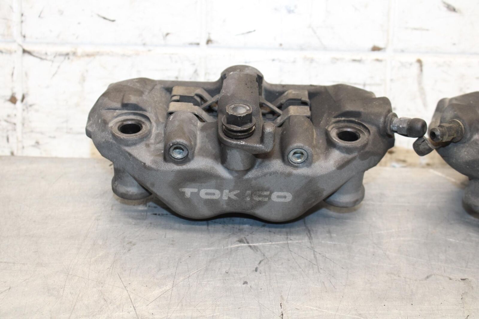2005 Honda CBR600RR RIGHT LEFT FRONT BRAKE CALIPER SET PAIR CALIPERS BB564
