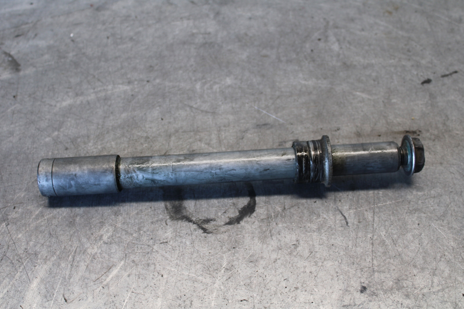 03-04 HONDA CBR600RR FRONT WHEEL RIM AXLE PIVOT BOLT 44301-MEE-000 BB661