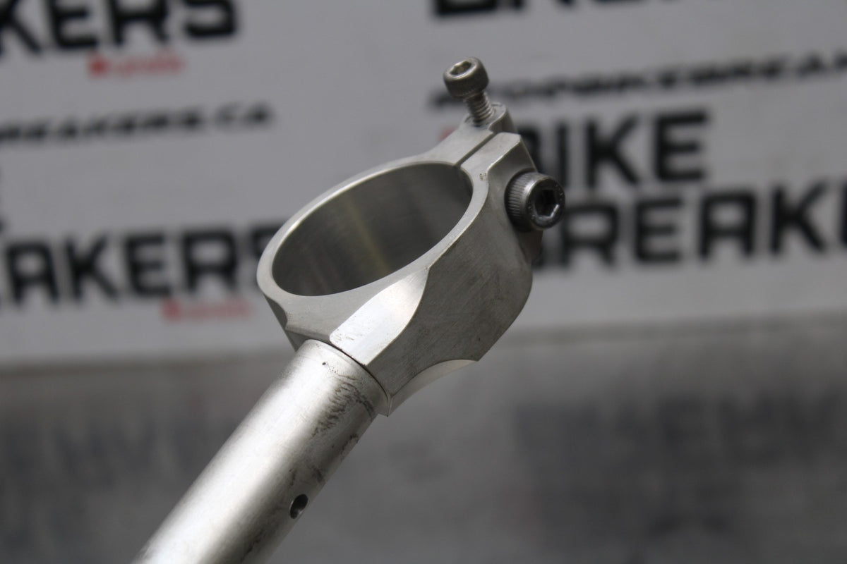 18 YAMAHA YZF R1  RIGHT CLIP ON HANDLEBAR BB838