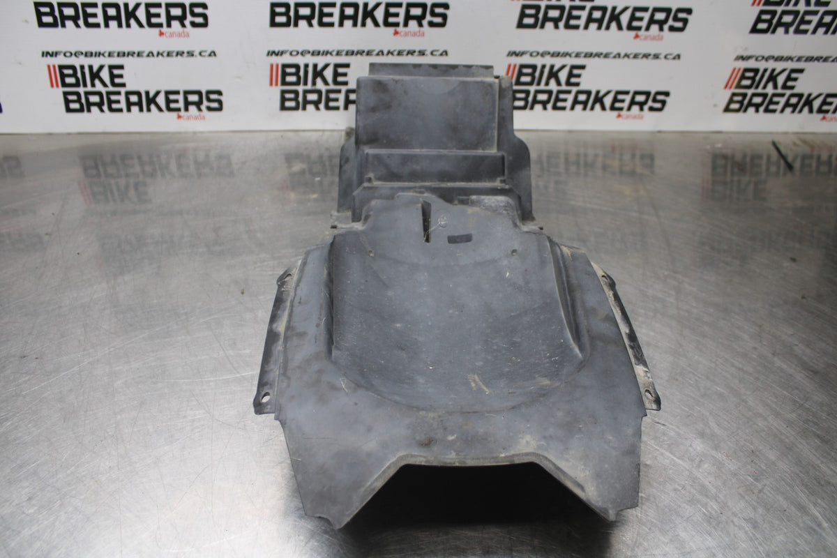06 SUZUKI SV650S REAR BACK TAIL UNDERTAIL BATTERY TRAY PLASTIC BB783