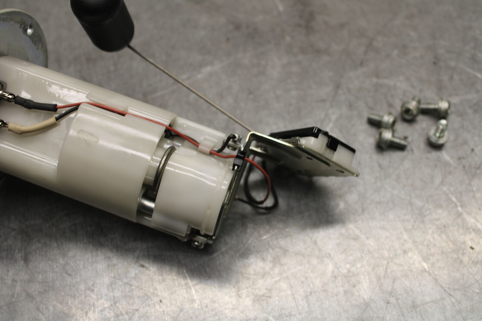 08-10 SUZUKI GSXR 600 FUEL PUMP GAS PETROL SENDER UNIT  BB721