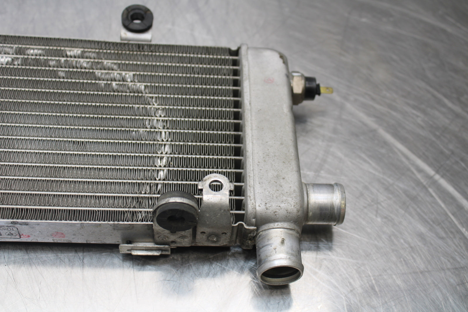 98-05 HONDA SUPER HAWK 1000 VTR1000F RIGHT ENGINE RADIATOR MOTOR COOLER BB152