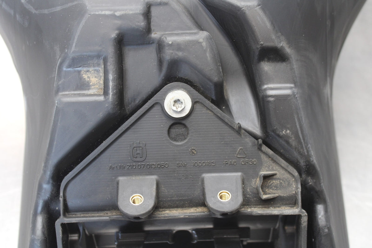 18-22 HUSQVARNA VITPILEN 701 GAS TANK FUEL CELL PETROL RESERVOIR BB198