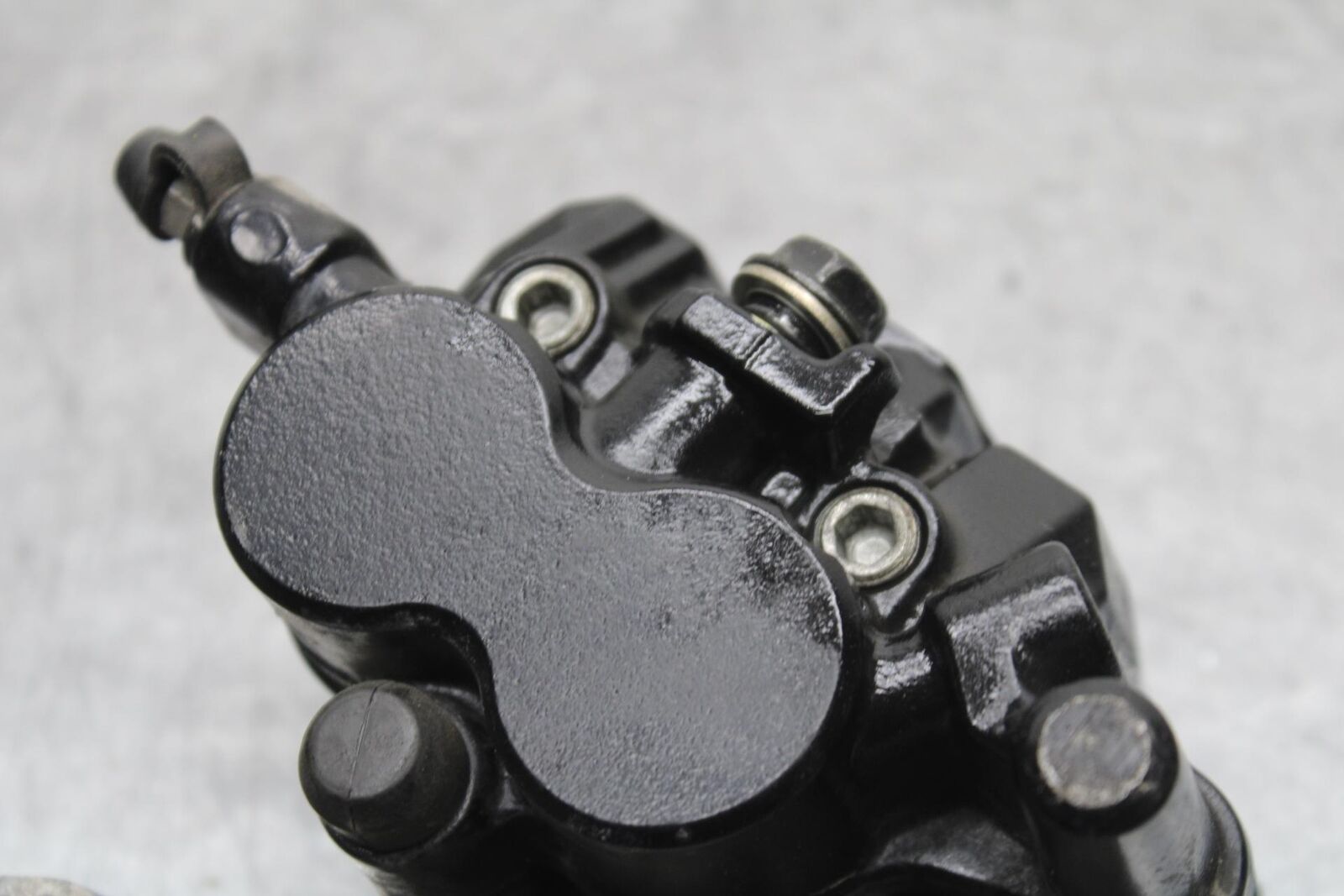 15-16 KAWASAKI EX300 REAR BACK BRAKE CALIPER W MOUNT BRACKET BB635