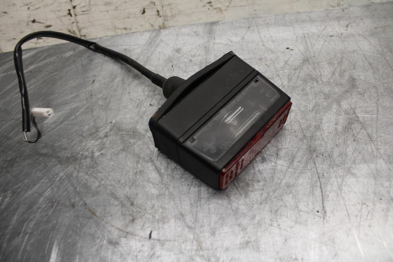 11-21 SUZUKI GSXR750 LICENSE PLATE LIGHT BB492