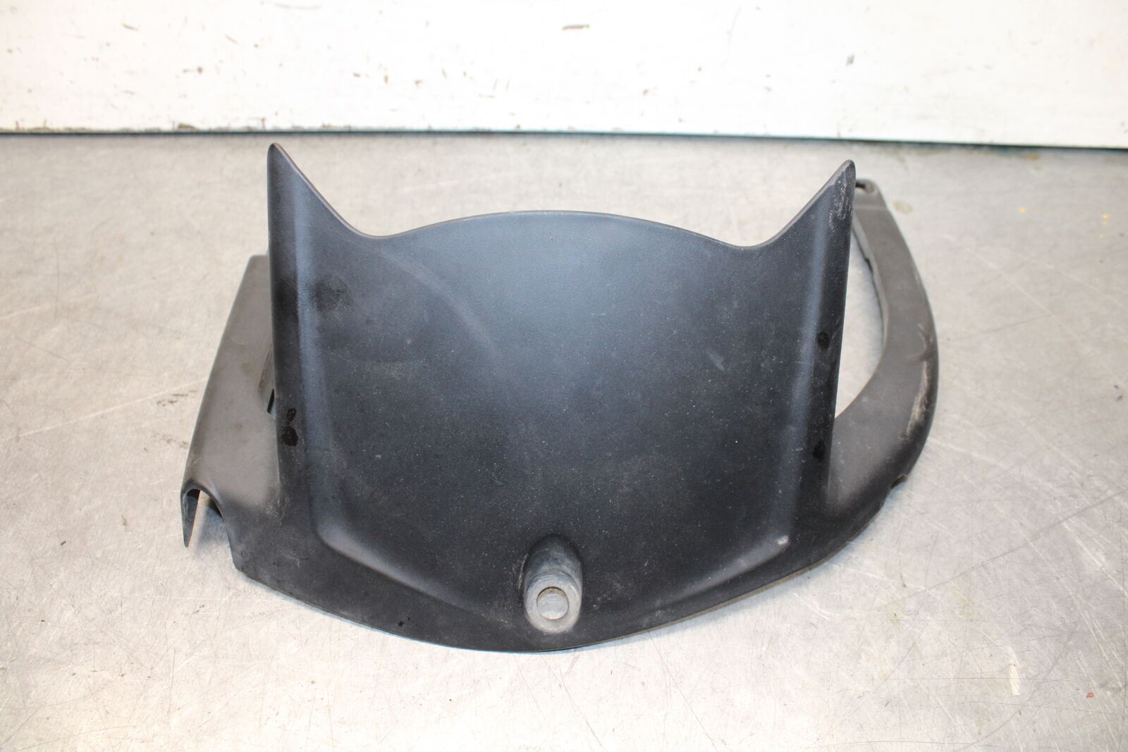 16 KAWASAKI NINJA ZX10R REAR BACK WHEEL TIRE HUGGER FENDER 35023-0188  BB650