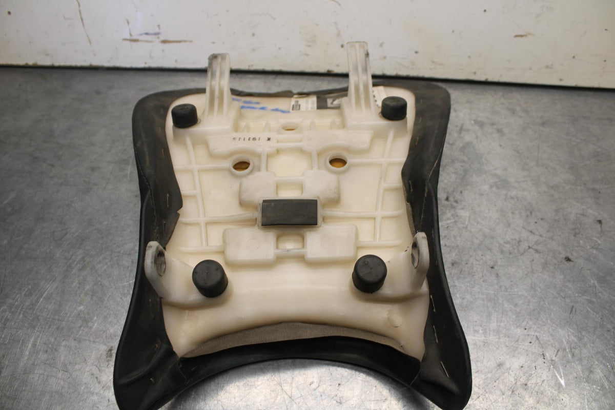 1995 Suzuki RF600R FRONT DRIVERS SEAT PAD SADDLE PILLION BB104