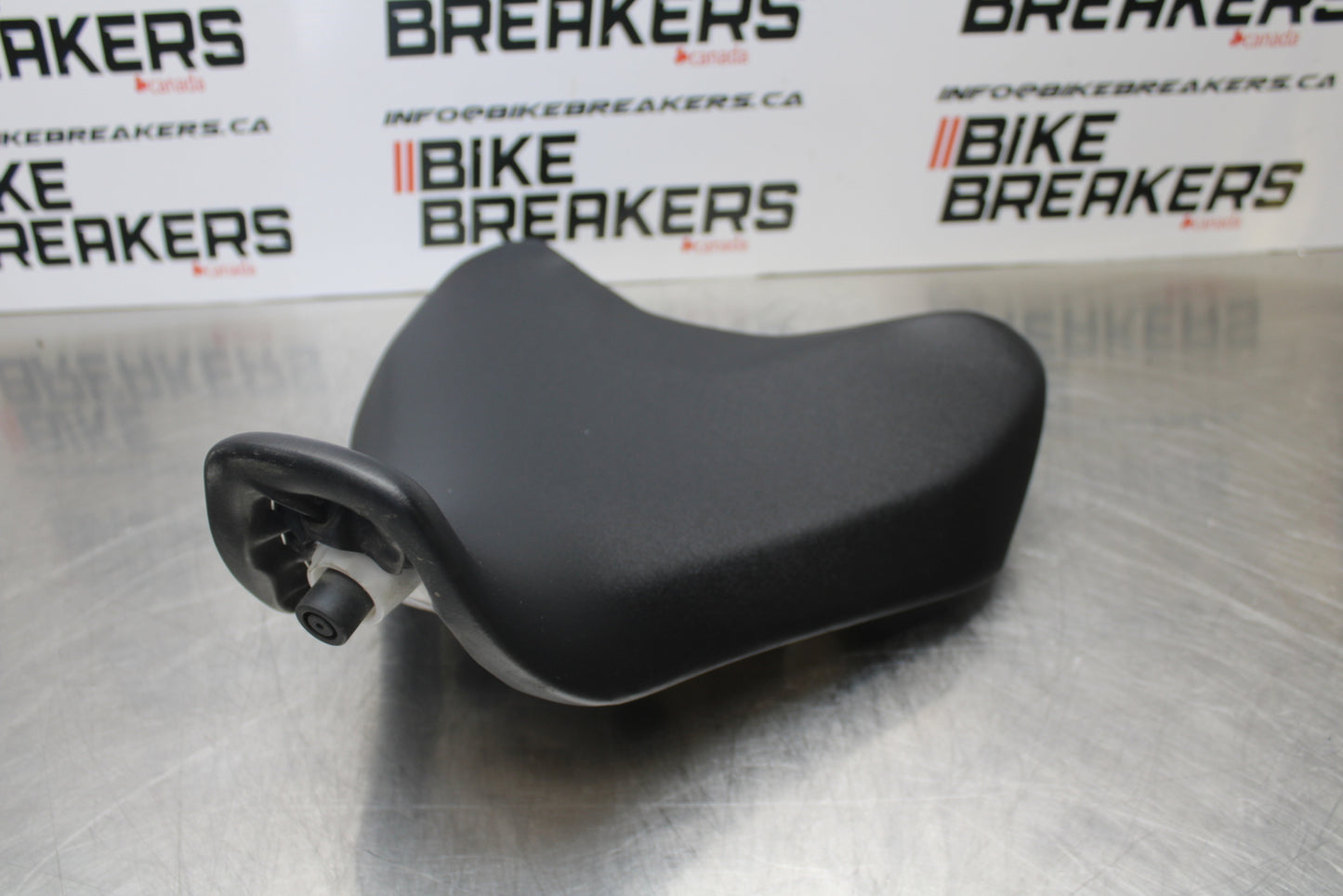 14-17 YAMAHA FZ07 FRONT DRIVERS SEAT PAD SADDLE PILLION BB162