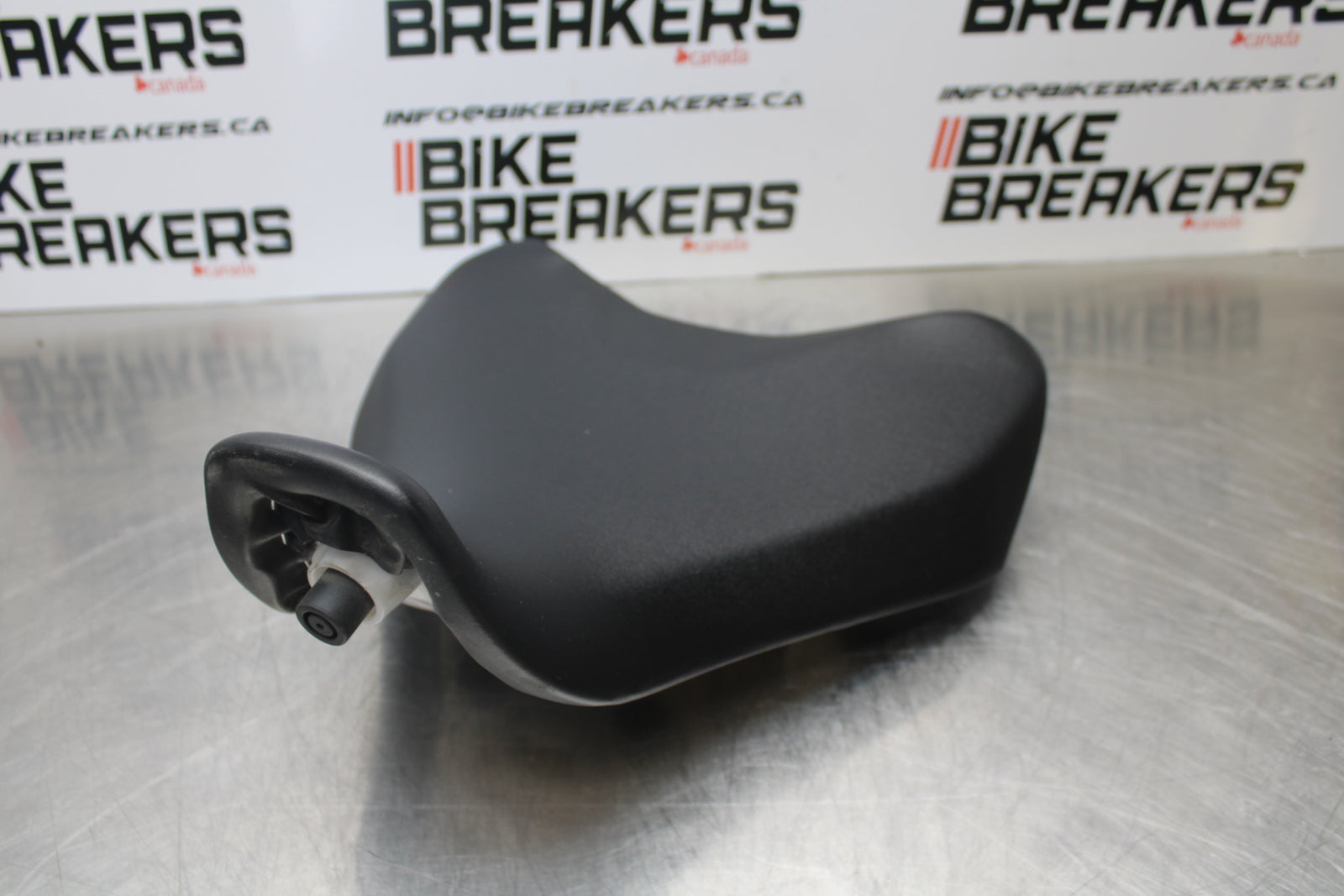 14-17 YAMAHA FZ07 FRONT DRIVERS SEAT PAD SADDLE PILLION BB162