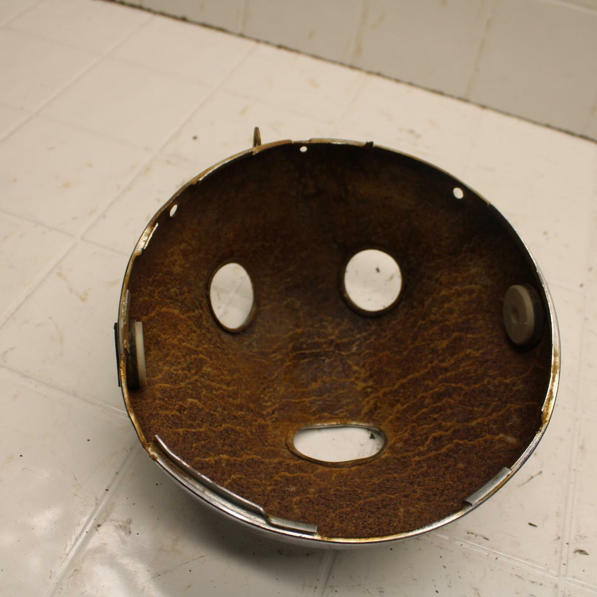 80-83 YAMAHA MAXIM 650 XJ650 HEADLIGHT CASE HOUSING BUCKET BB403