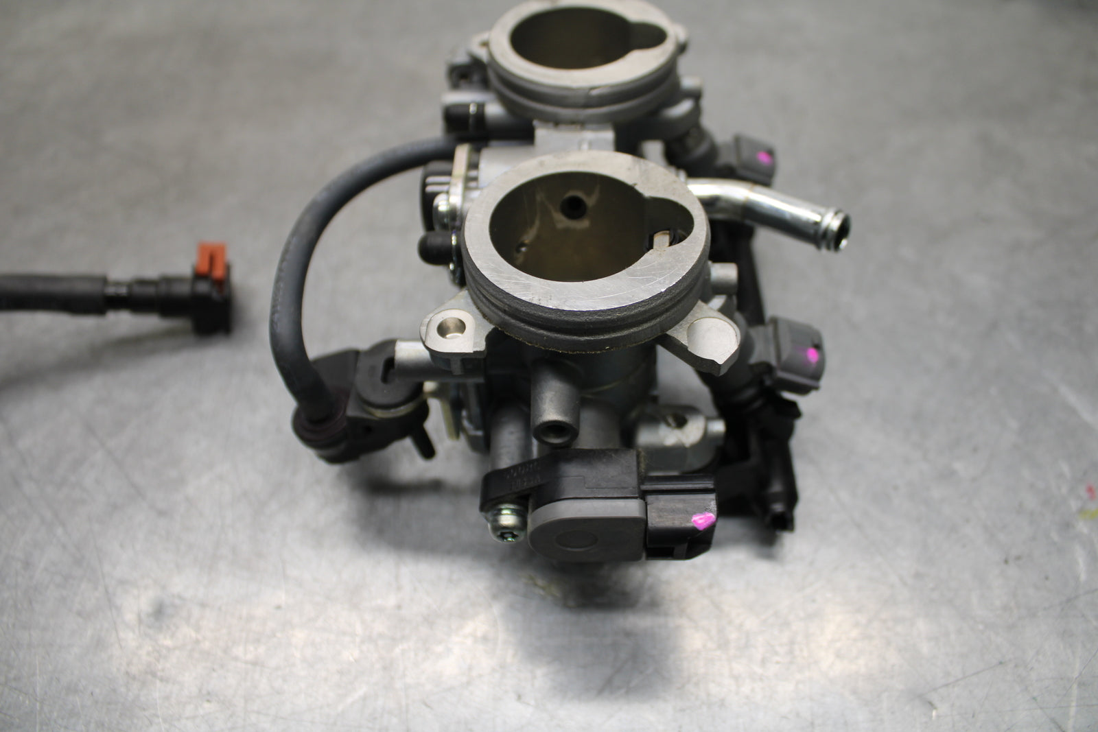 24 KAWASAKI NINJA 500 ABS MAIN FUEL INJECTORS / THROTTLE BODIES BB730