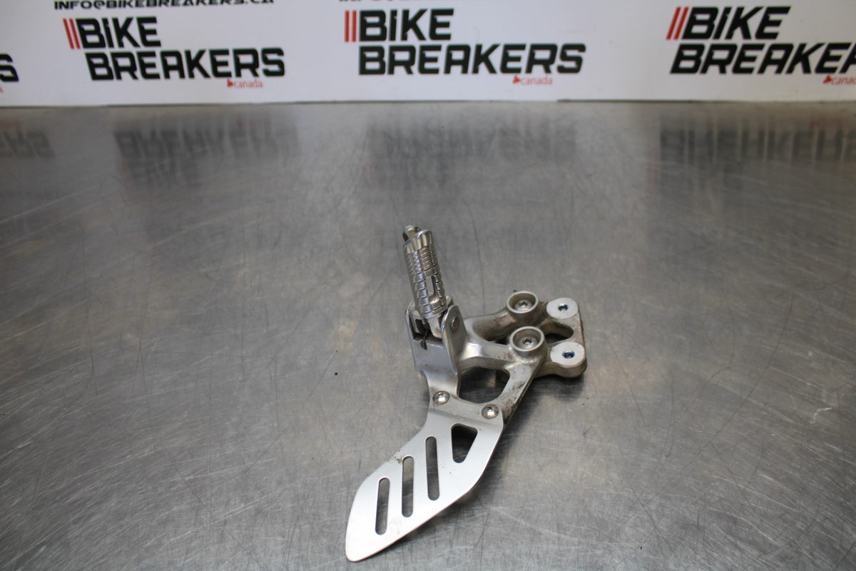 06-07 SUZUKI GSXR 600 LEFT REARSET REAR SET DRIVER FOOT PEG REST STOP BB170