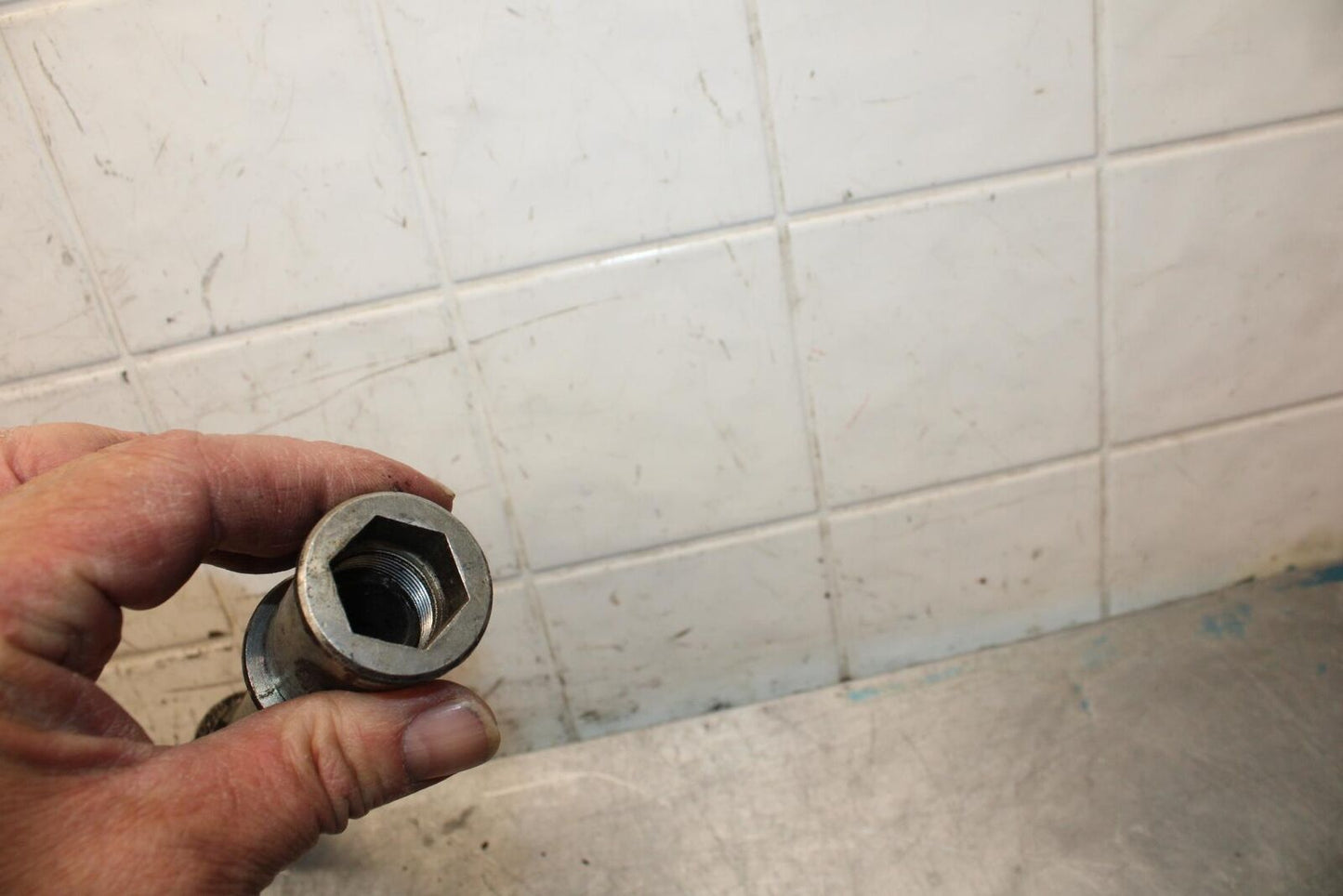 2003 Kawasaki Ninja ZX6RR ZX600K FRONT WHEEL RIM AXLE PIVOT BOLT BB66