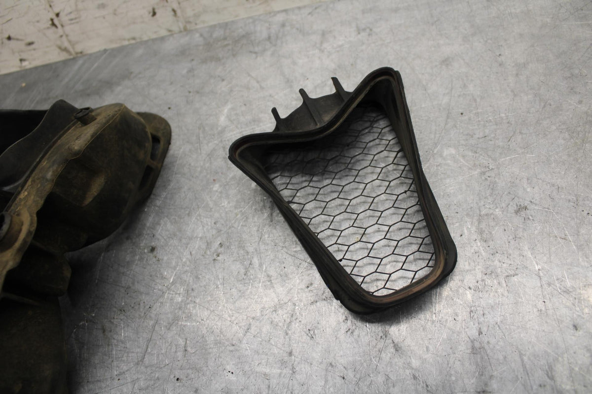 2007 Honda CBR600RR AIR INTAKE GRILL RUBBER DUCT BB42