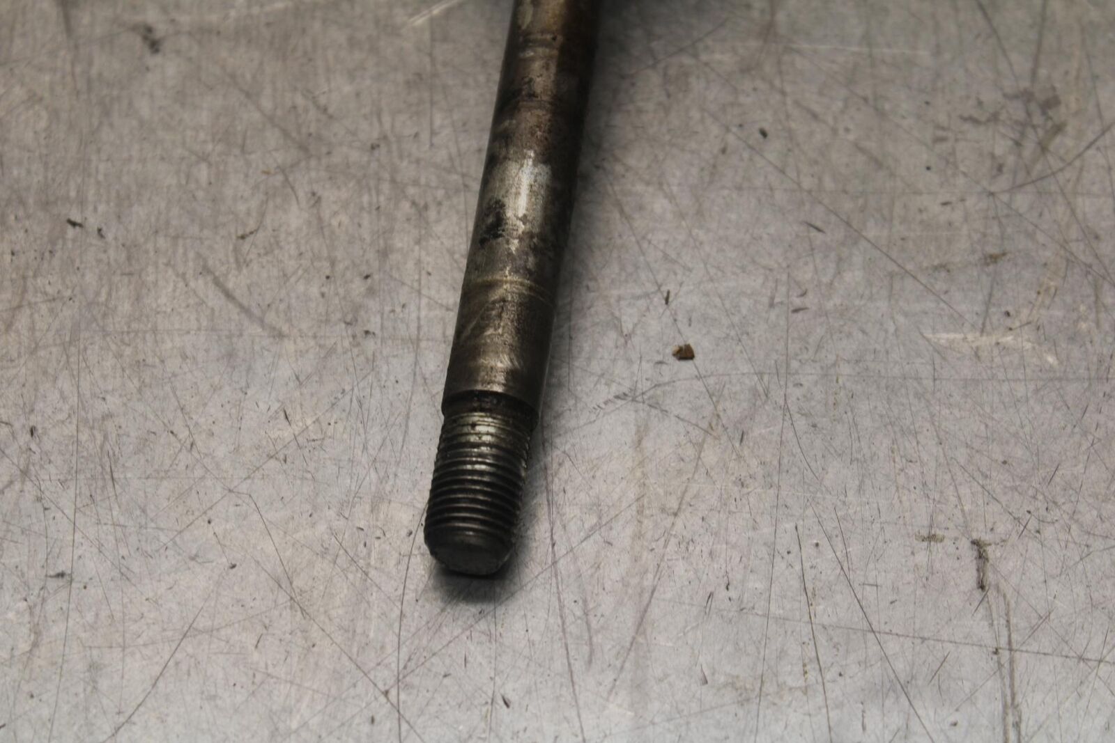 1988 Yamaha FZ600 FRONT WHEEL RIM AXLE PIVOT BOLT 10W-25381-00-00 BB601