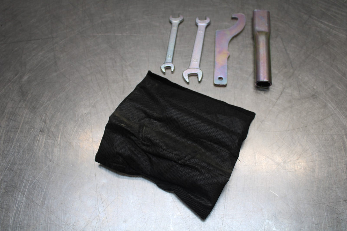 23 YAMAHA YZF R3 STOCK TOOLS OEM TOOL BAG KIT SET BB806