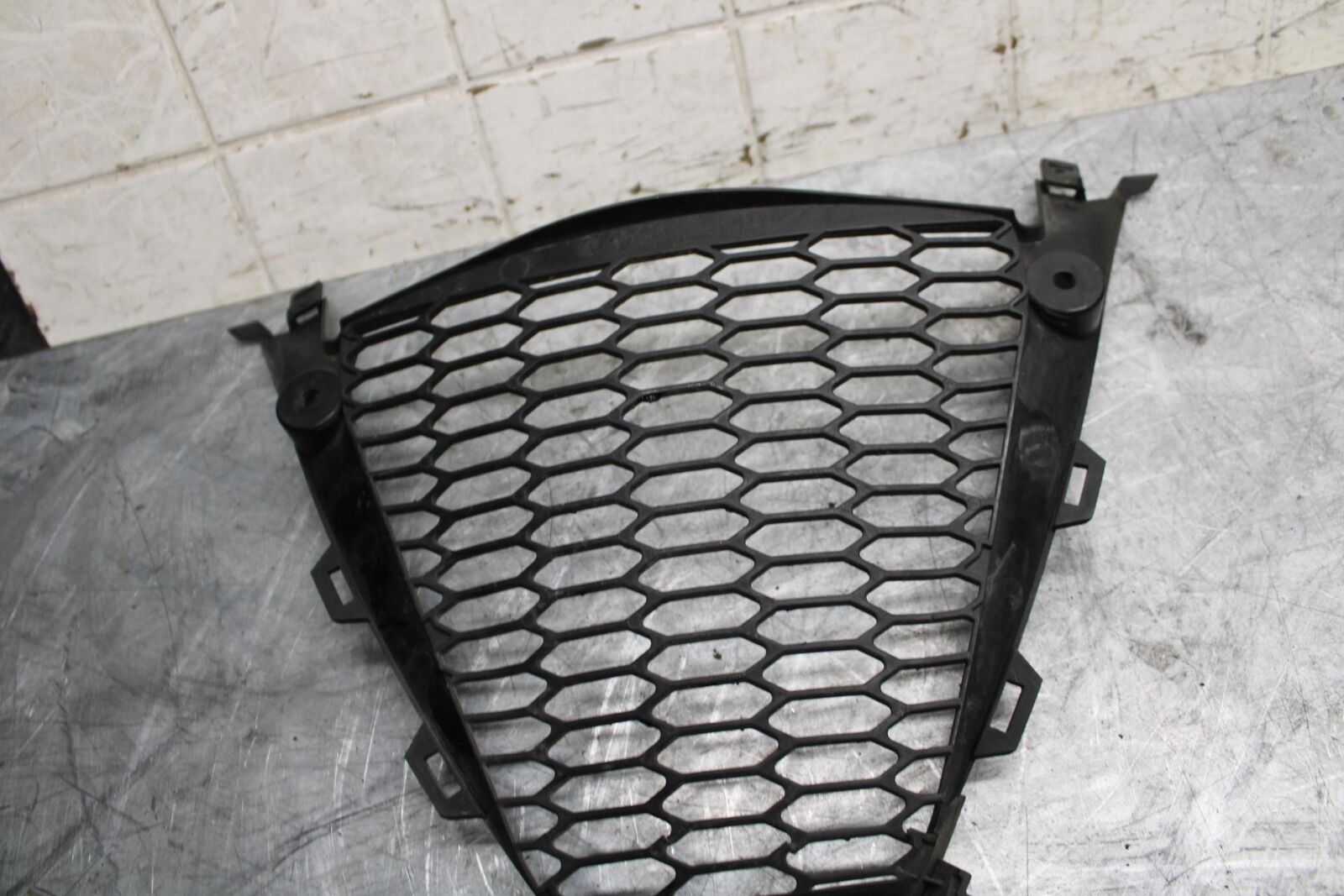 2007 Suzuki GSXR1000 LOWER INNER EXHAUST V FAIRING COWL GUARD 94498-21H00  BB44