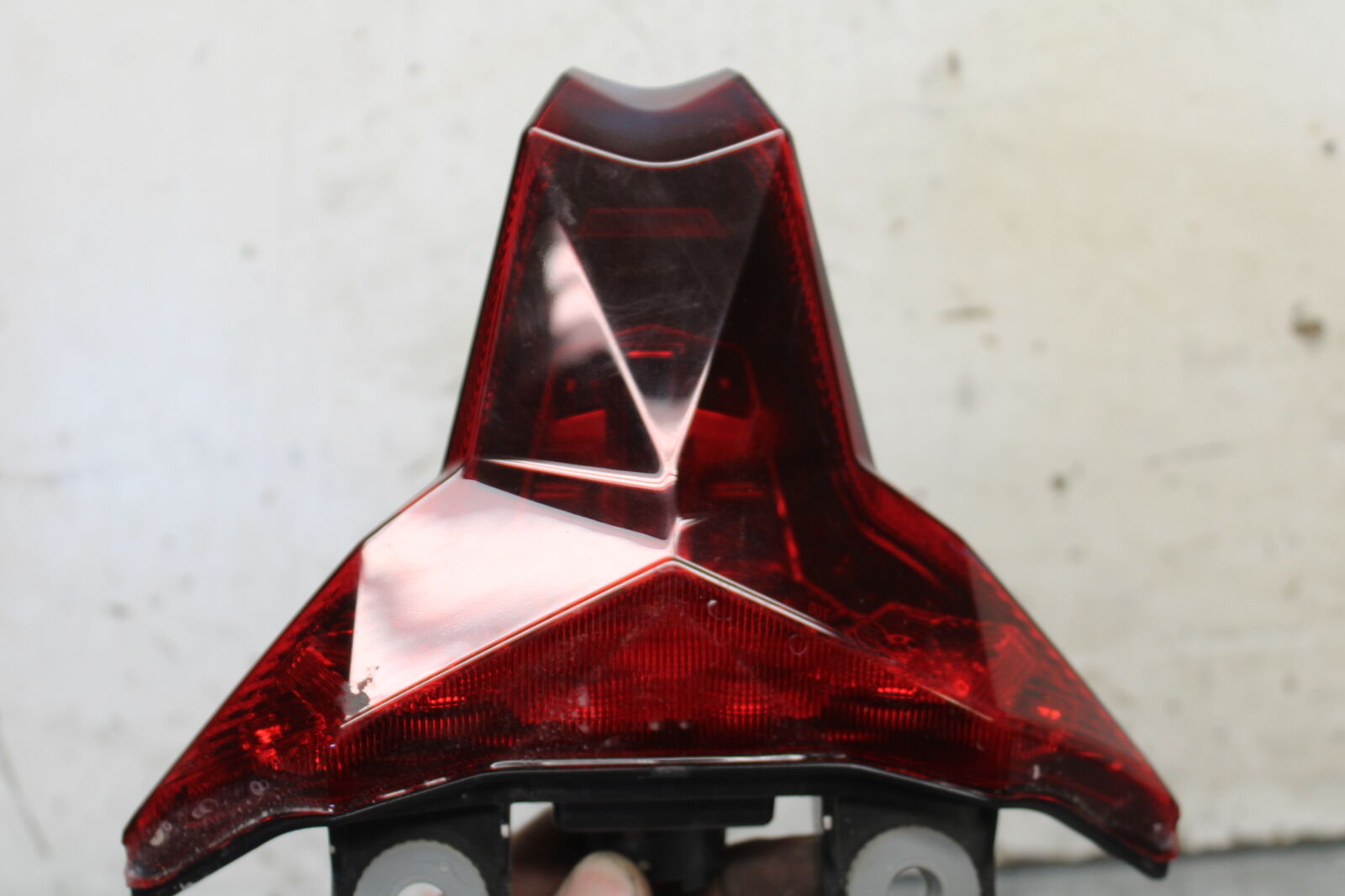 19-22 KAWASAKI Z400 REAR TAIL TAILLIGHT BACK BRAKE LIGHT BB708
