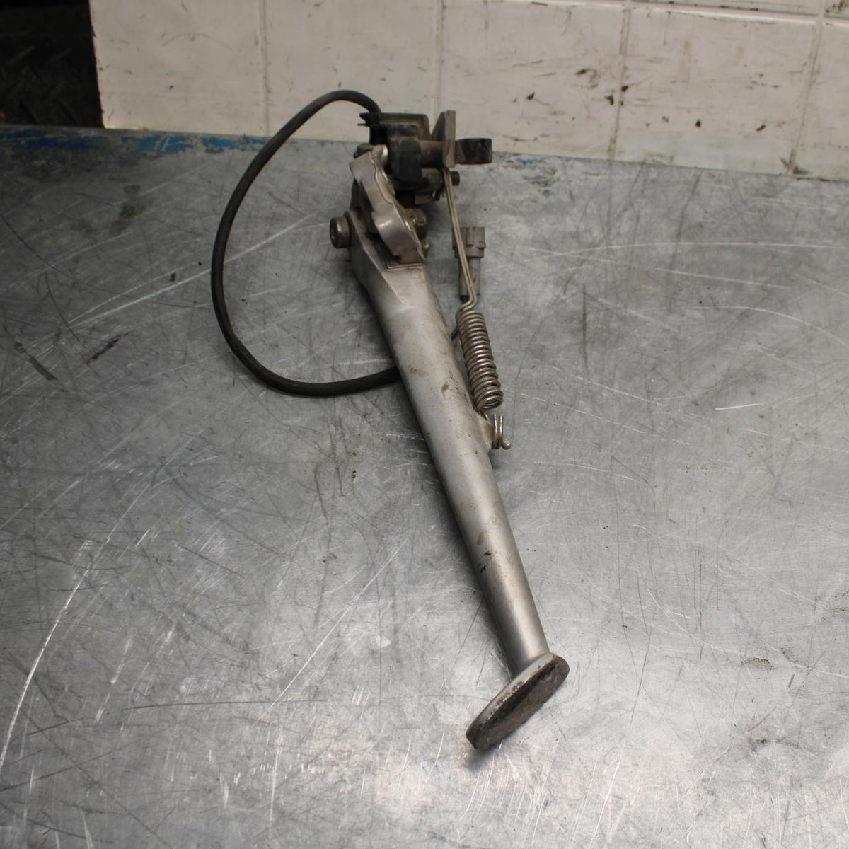 17-21 TRIUMPH STREET TRIPPLE R ABS KICKSTAND SIDE KICK STAND bb452