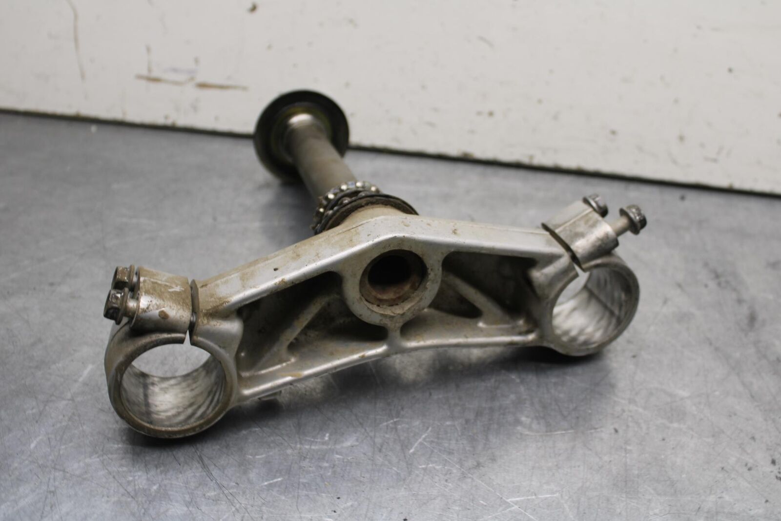 03-04 HONDA CBR600RR FRONT FORKS CLAMP LOWER TRIPLE TREE 53219-MEE-010 BB628