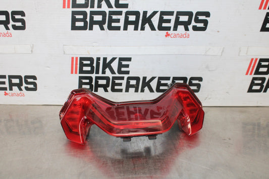 25 KAWASAKI Z900 REAR TAIL TAILLIGHT BACK BRAKE LIGHT BB928