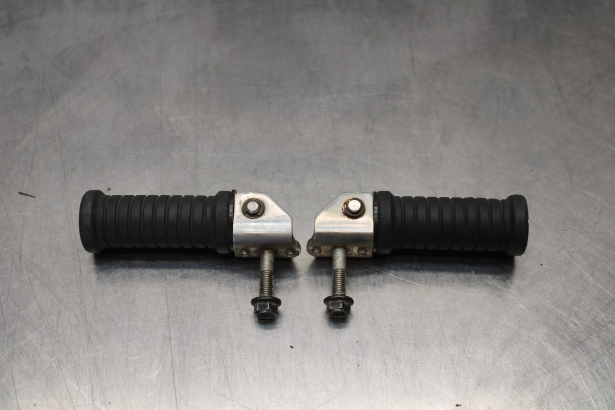 05 TRIUMPH ROCKET III REAR PASSENGER FOOT STEP PEG BB186
