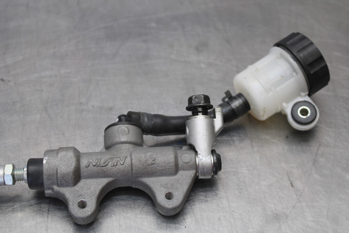 17 YAMAHA YZF R6 REAR BACK BRAKE MASTER CYLINDER W RESERVOIR BB922