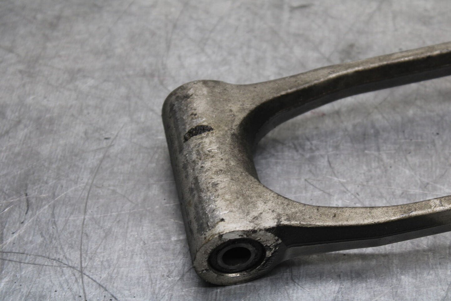 06-07 SUZUKI GSXR 600 REAR DOGBONE SHOCK LINKAGE LINK BB737