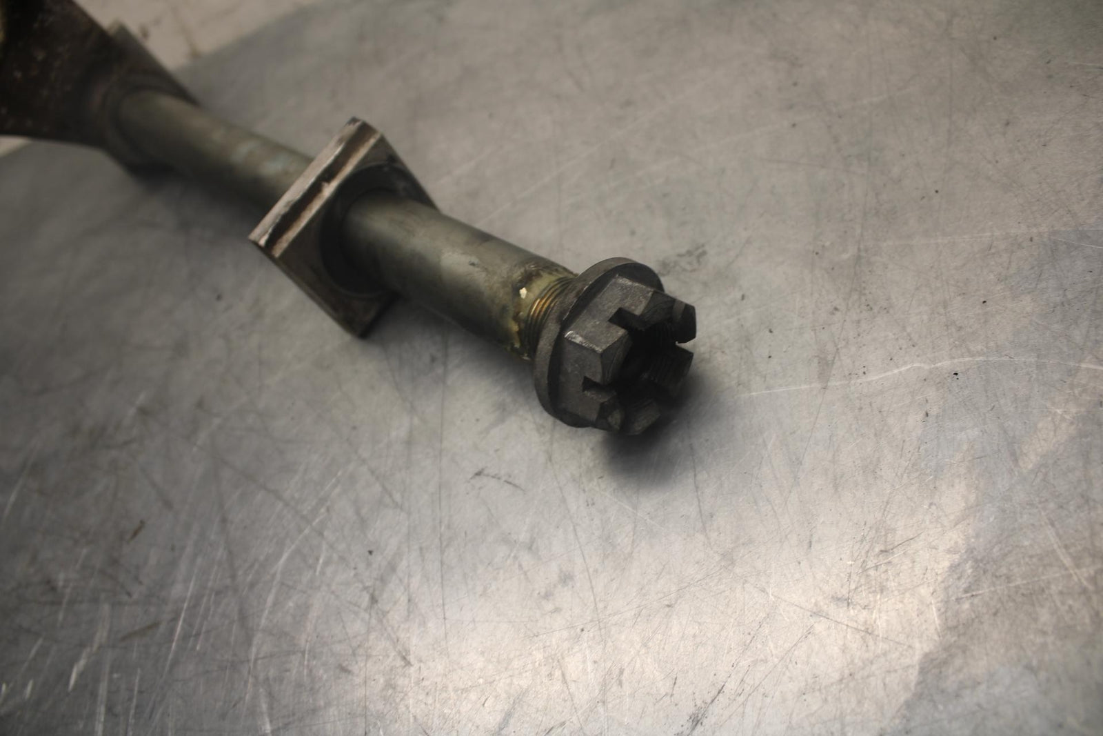 97-98 SUZUKI GSXR 600 SRAD REAR AXLE BACK WHEEL RIM PIVOT BOLT AXEL BB455