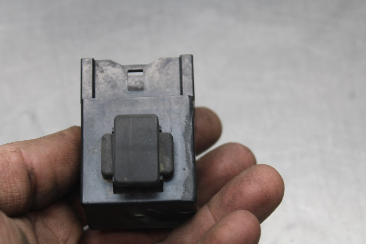 05 YAMAHA YZF R6 RELAY ASSEMBLY BOX BB858