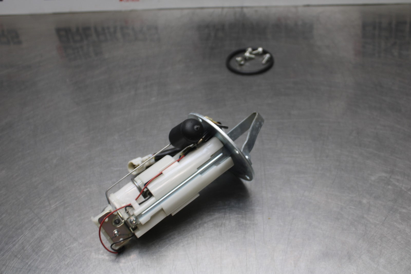 09-16 SUZUKI GSXR1000 FUEL PUMP GAS PETROL SENDER UNIT BB439