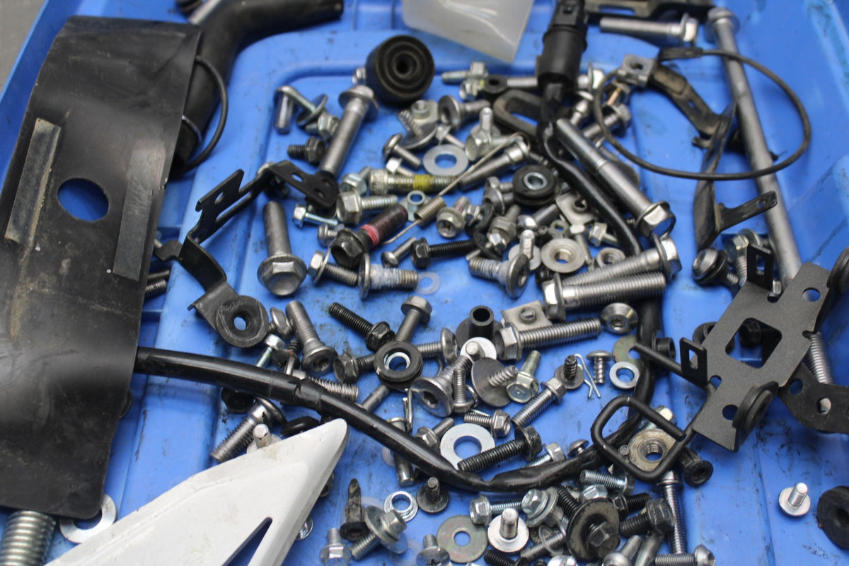 18-26 KAWASAKI Z400 ENGINE MOUNTING BOLTS HARDWARE MOTOR SCREWS BB852