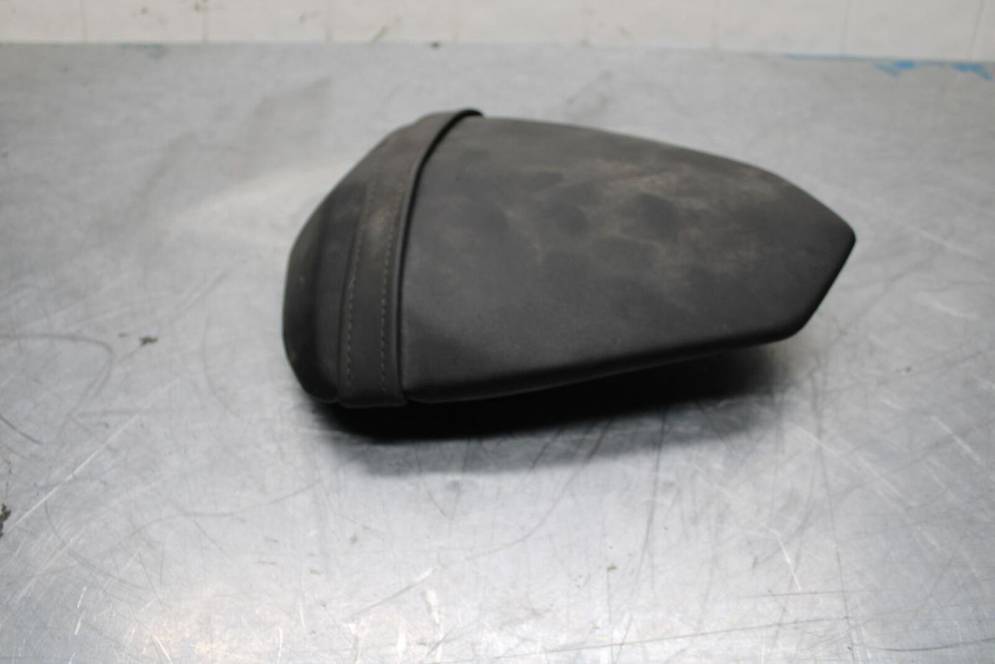 09-14 YAMAHA YZF R1 REAR BACK PASSENGER TANDEM SEAT PAD SADDLE PILLION  BB448