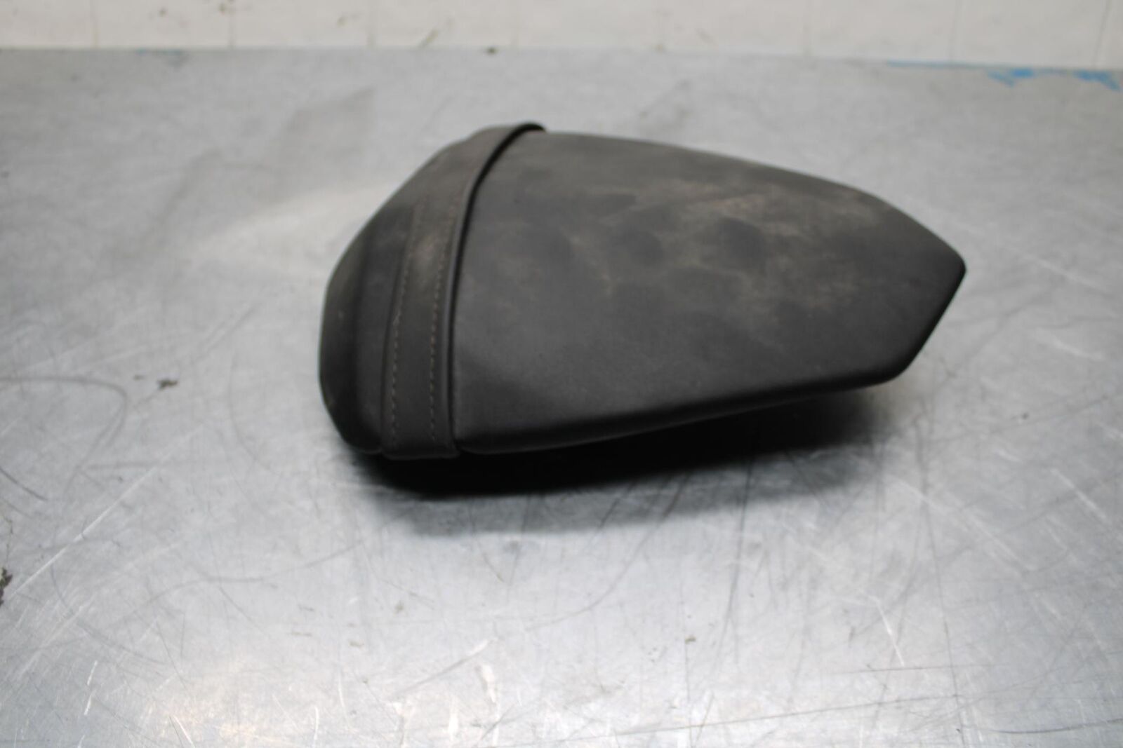 09-14 YAMAHA YZF R1 REAR BACK PASSENGER TANDEM SEAT PAD SADDLE PILLION  BB448